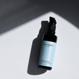 Hydrating Cream í svörtu pumpuíláti á hvítum bakgrunni