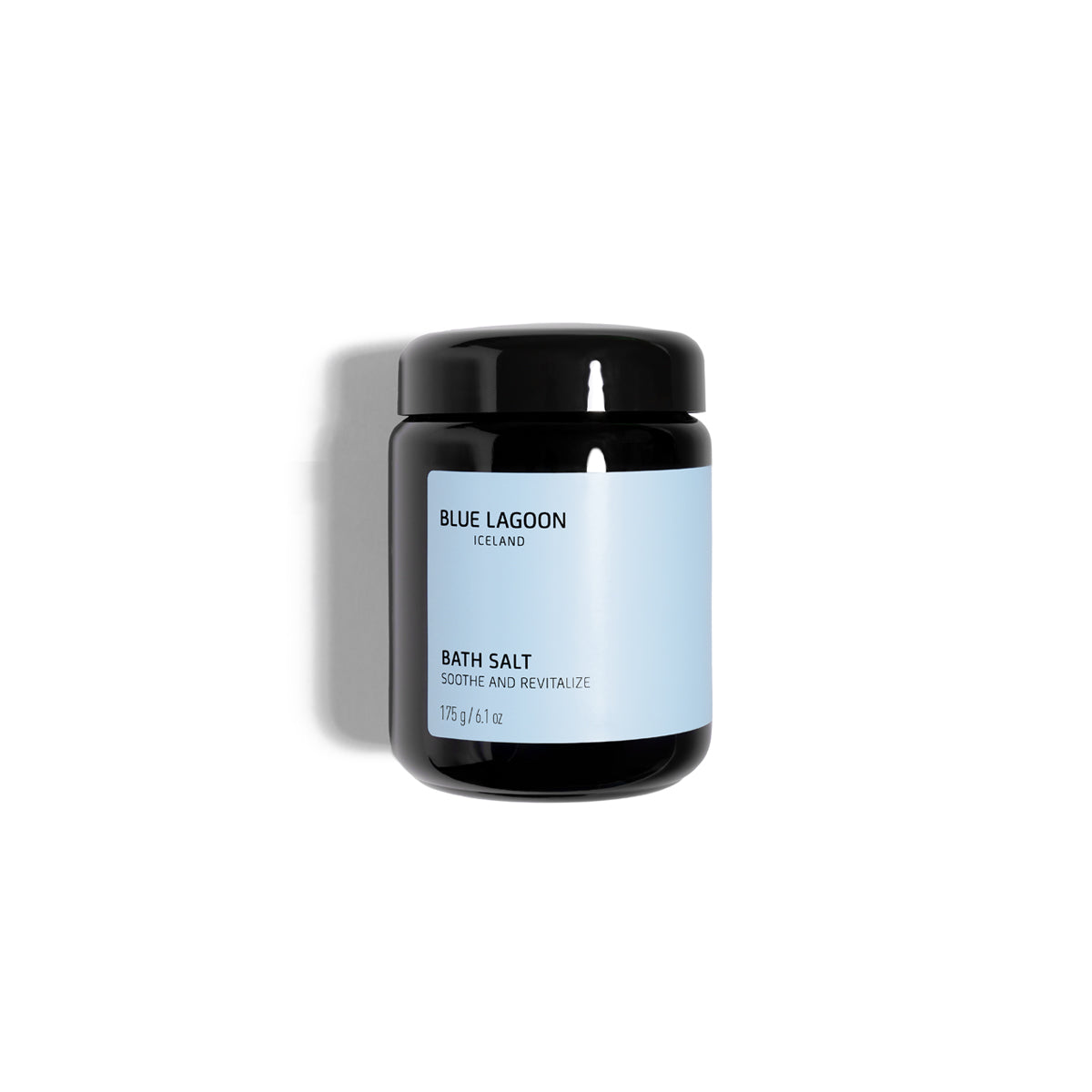 Baðsalt á hvítum bakgrunni 