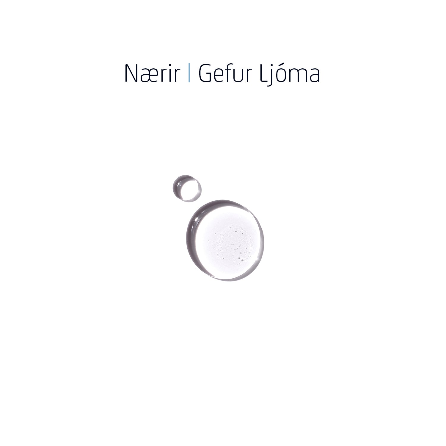 Áferð líkamsolíu sem sýnir létta, slétta olíu með glansandi áferð