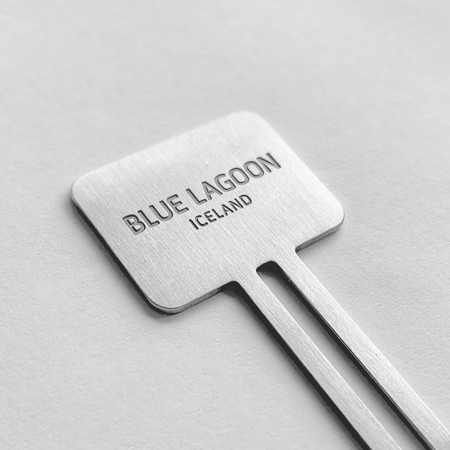 Tube/Mask Squeezer Key á gráum bakgrunni