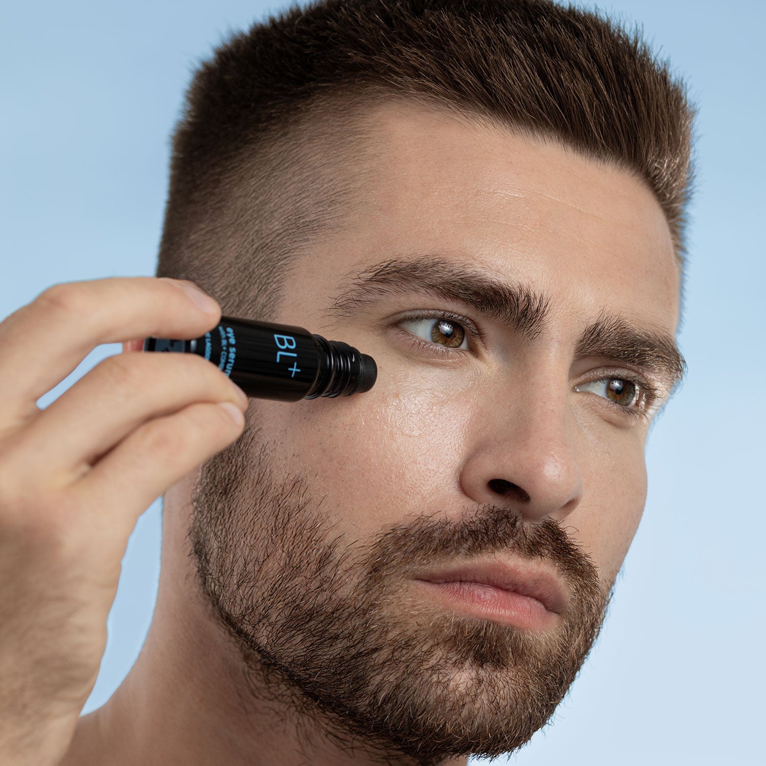 Módel með BL+ Eye Serum 